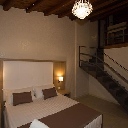 B&B La Serenissima Palermo Bagian luar foto